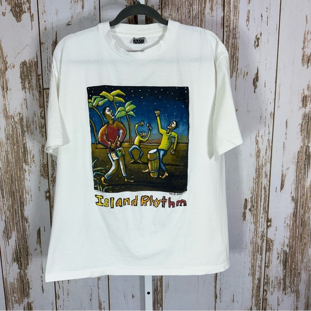 Fabric Art, White Island Rhythm Graphic Tee. Size XL. Excellent condition!